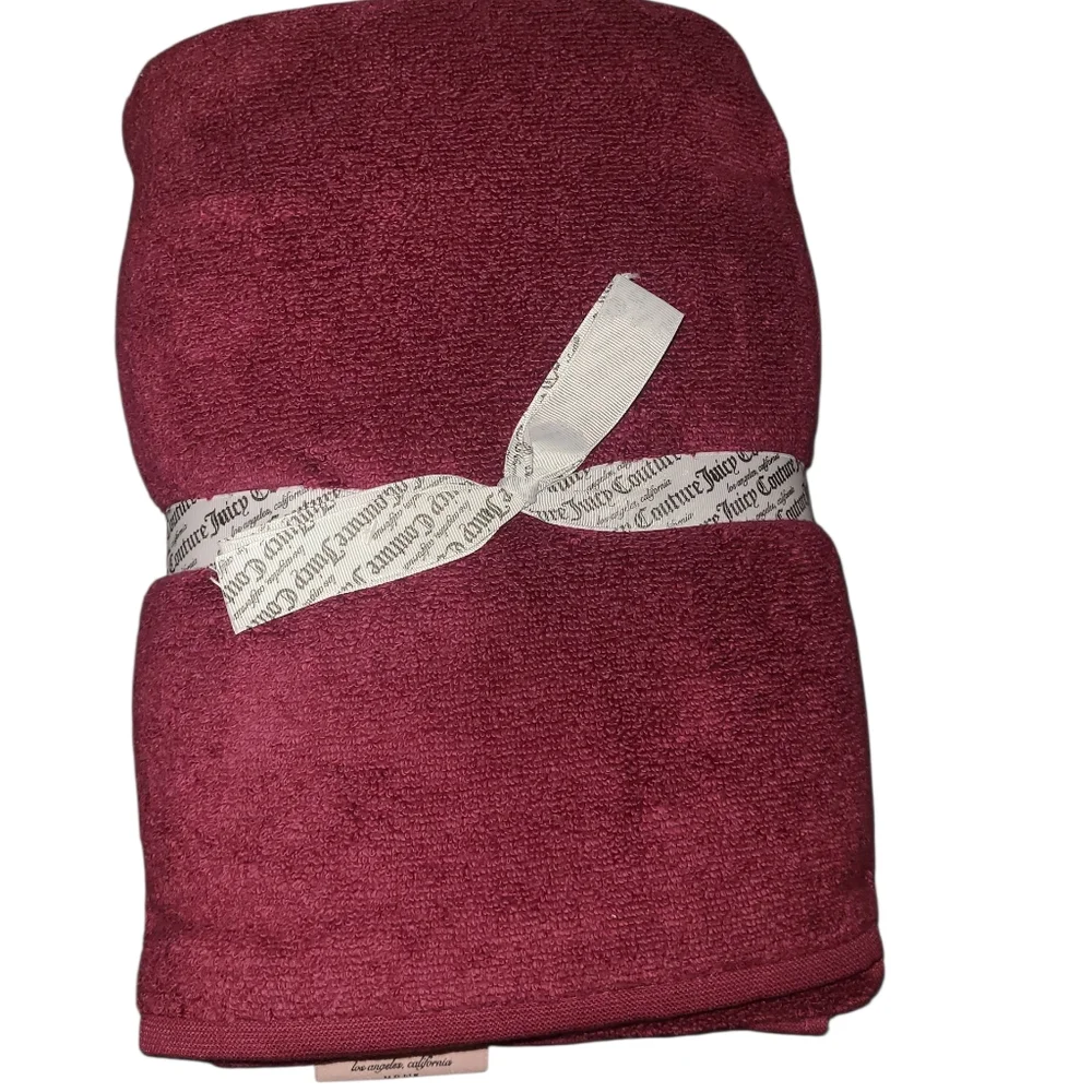 Juicy Couture 3pc Maroon & Gold Bath Towel Set